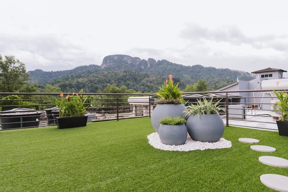 Lux 6BR Home Private Rooftop Garden Kemensah KL