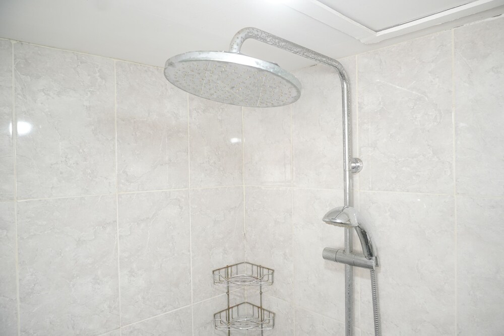 Good Deal And Homey Studio Bassura City Apartment