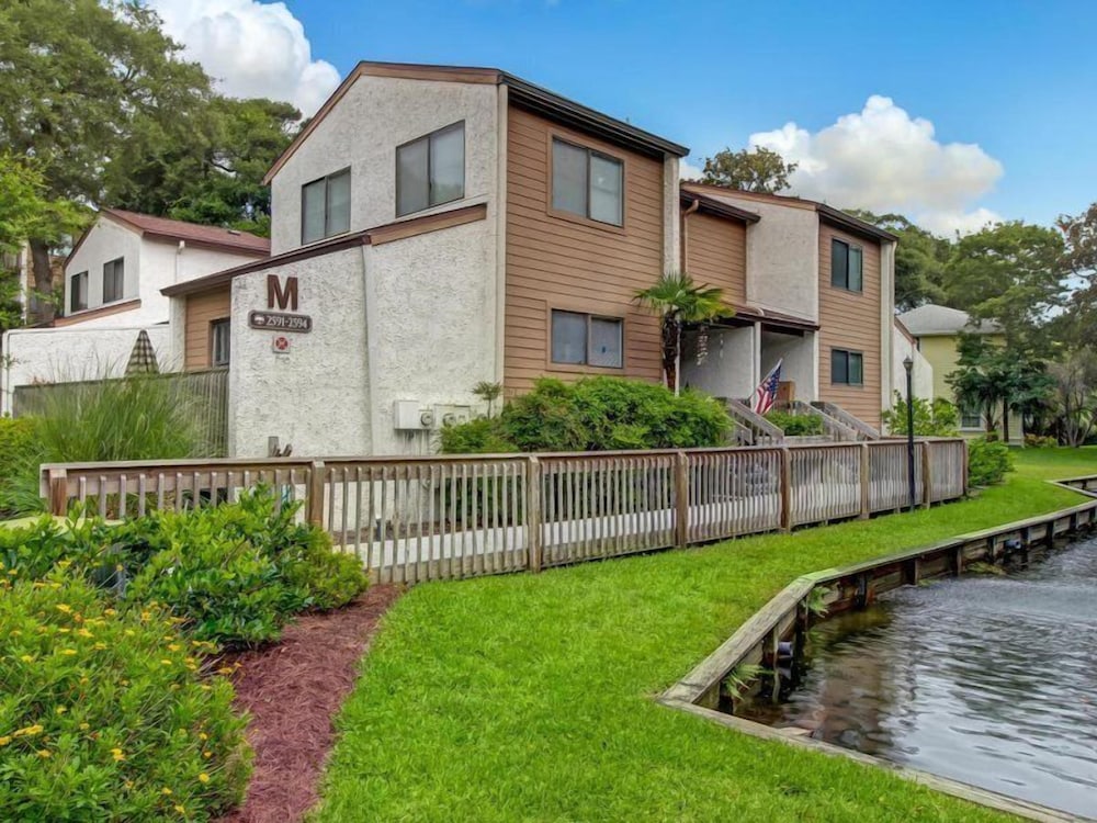 2594 Forest Ridge Drive view 2