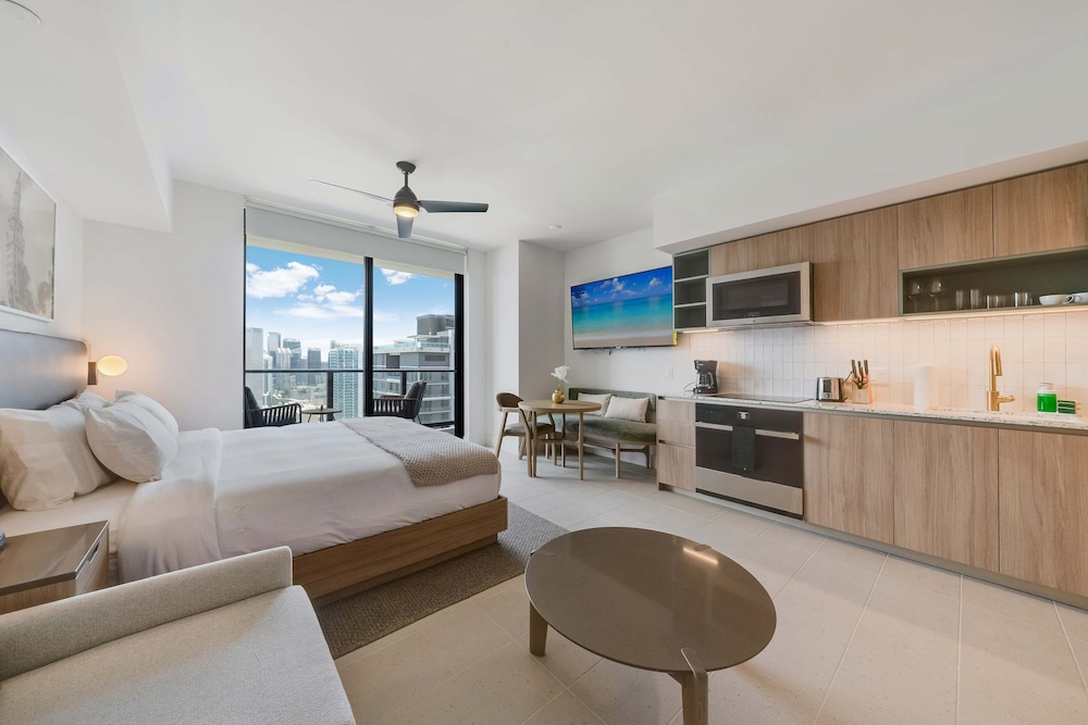 Bellini Breeze - Cozy Central Miami Pool and Gym
