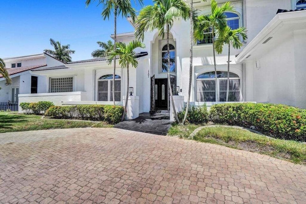 6br Elegant Hollywood Lakes Mansion W/ Pool & Spa 6 Bedroom Home