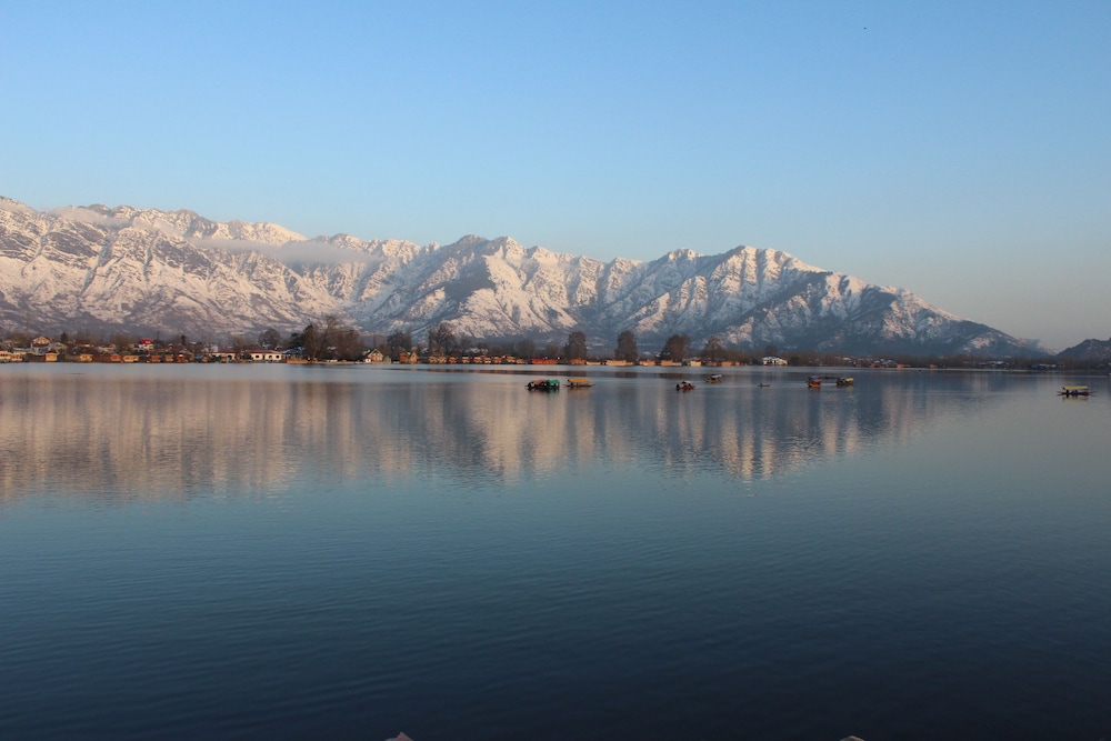 Wangnoo Houseboats view 4