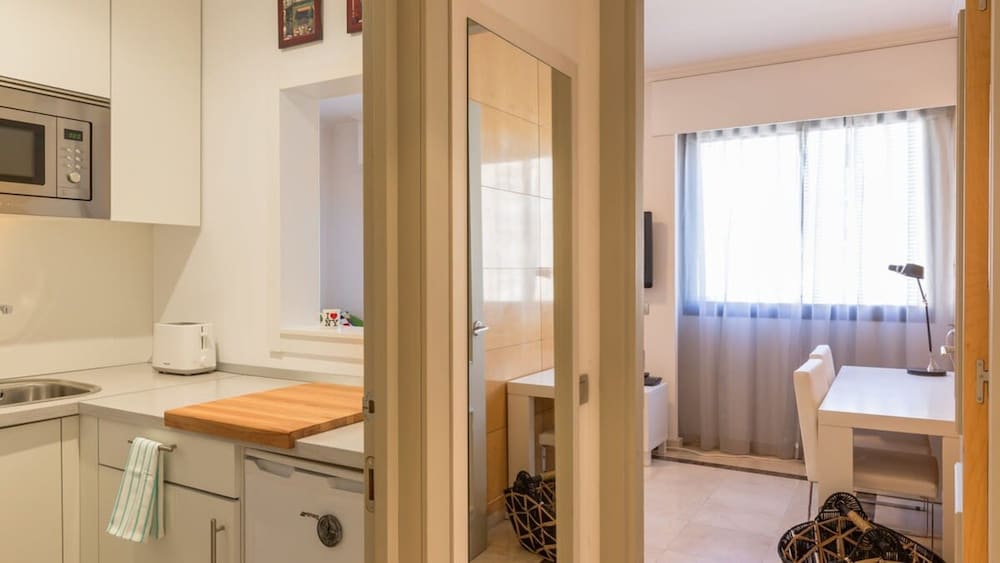 Engracia Square 1-bedroom Apartment in Chamber