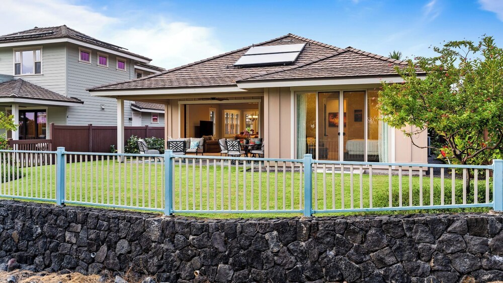 Private Yard and Outdoor Area - AC & Shared Pool - Golf Views - Vrkcv