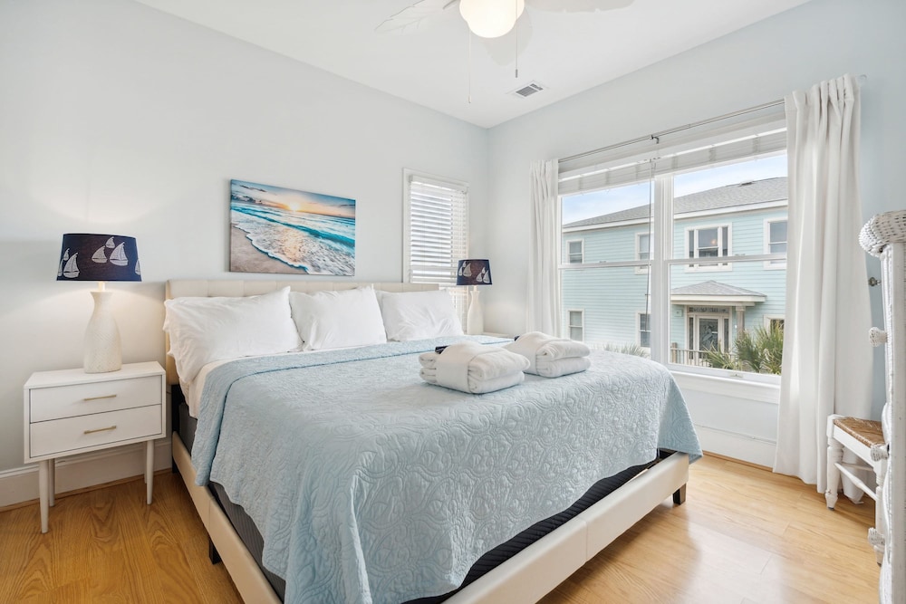 Oceanfront w Pool Panoramic Deck Views 5bdr Folly Ocean Breeze by Avantstay