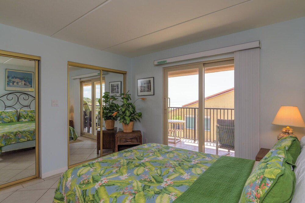 Beachfront Condo With Pool, hot tub & Sundeck! view 5