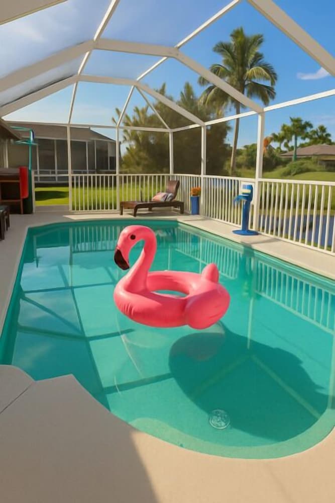 Seahorse Cove - Pool, Gulf Access & Tiki Bar 3 Bedroom Home