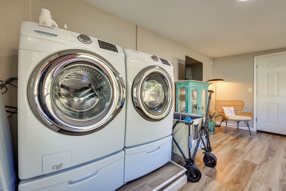5 Blocks to Jax Beach: Getaway w/ Patio & Yard!