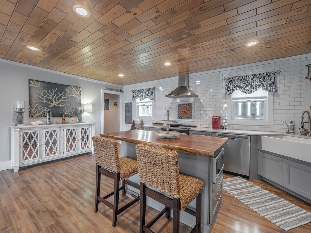 Barefoot Bungalow by Carolina Retreats