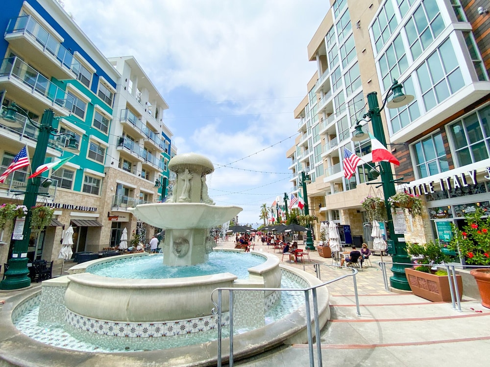 International Travelers House Hostel \- Downtown San Diego Little Italy.