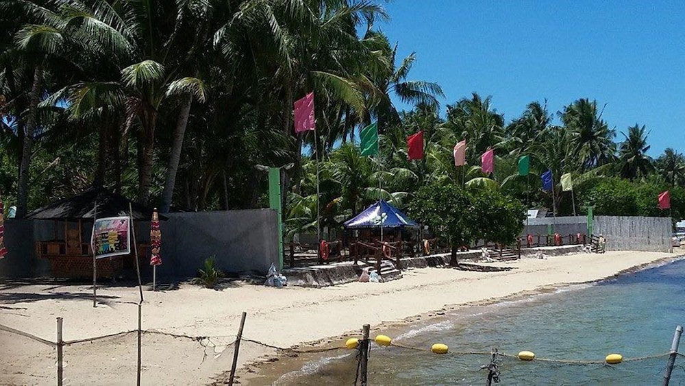 Nichos Island Resort