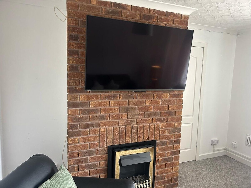 Family & Group Stay 3 Bedroom Swansea Home