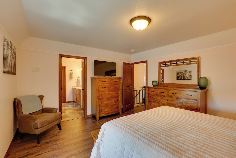 2 Mi to Downtown Sturgis: Quiet Ranch Home w/ View