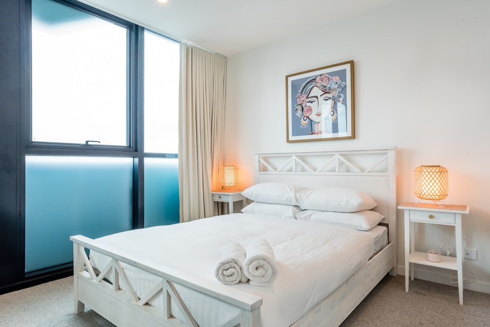 Impeccable 2-bed With Pool & Outdoor Dining