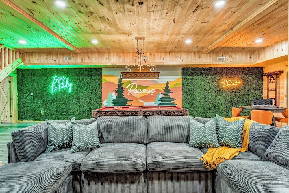 Grand Timber by Avantstay Indoor Pool, Sports Court, Game Room, & More!
