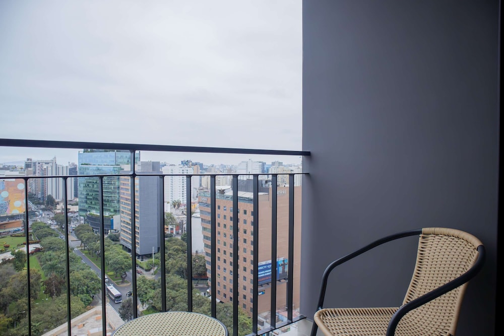 w Awesome 2BR Apartment in Miraflores