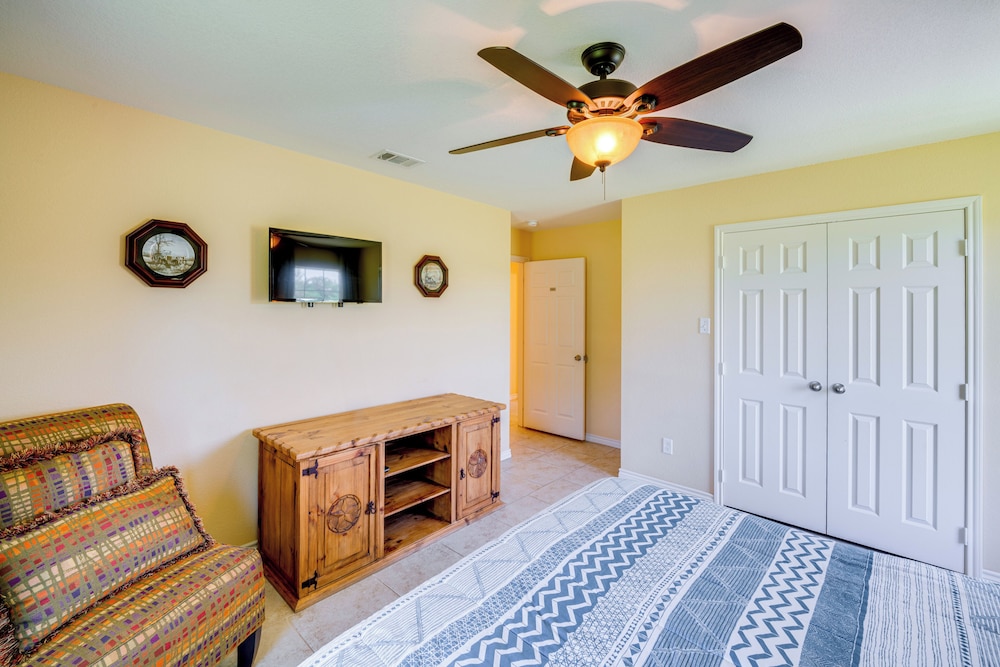 Sunrise Cove RC Llc: Lakefront Home w/ 2 Casitas!