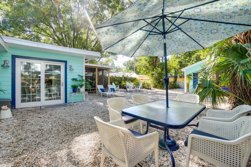 Dreamy Palm Harbor Cottage, Steps to Crystal Beach view 5