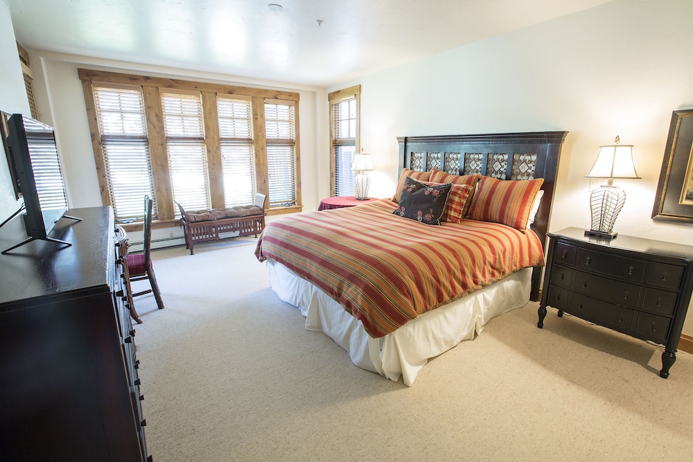 WestWall Lodge - Property Image 8