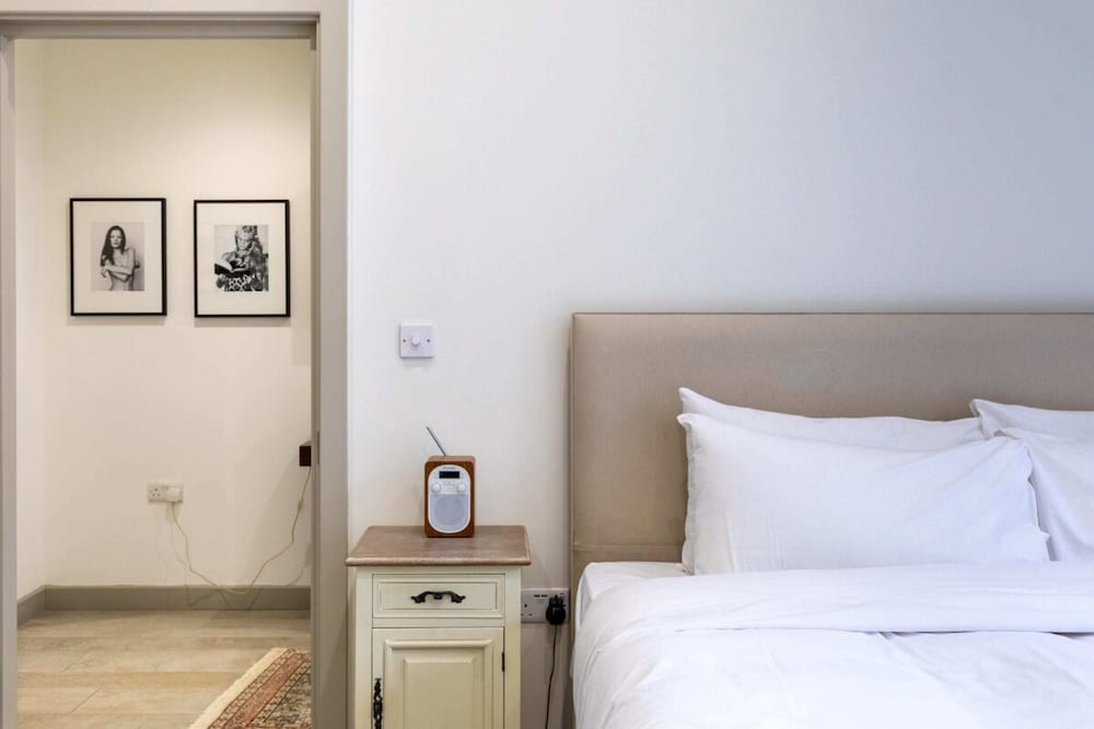 Elegant 2BD Flat 5 Mins to Kensington Gardens!