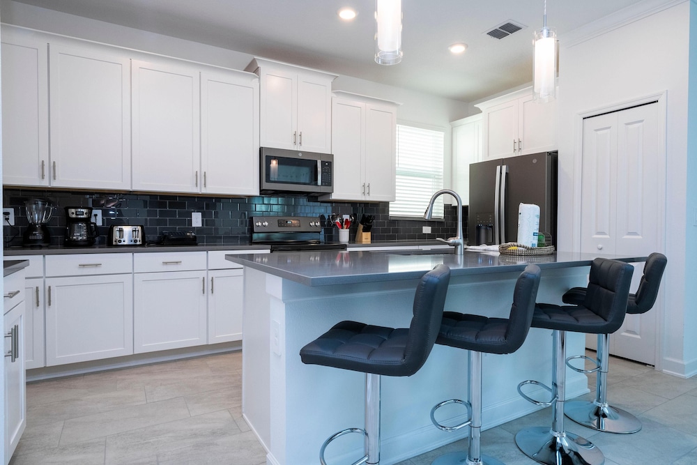 1153 KS -luxury Oasis 5BR 5BA Home Private Pool