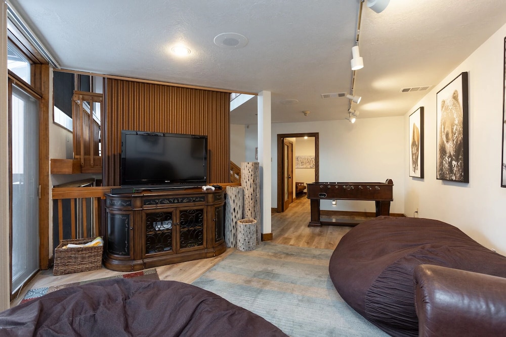 Pinnacle at Deer Valley Resort - Four Bedroom Condo with Hot Tub #1263 4 Condo