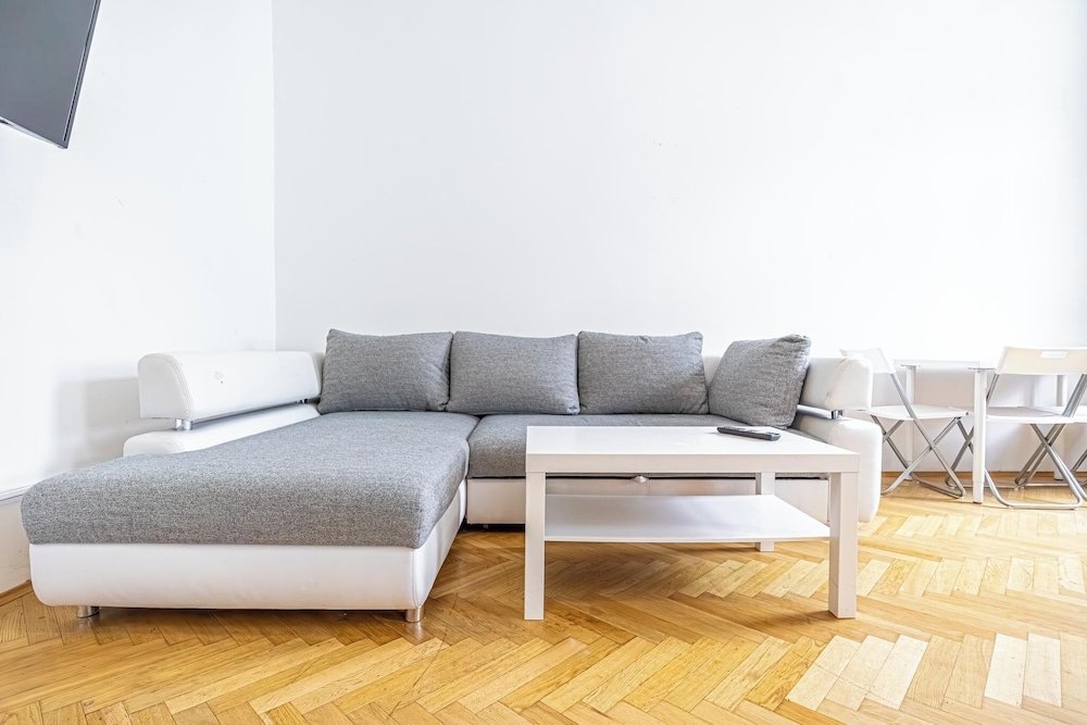 Cozy Room Near U6 Dresdner Subway Line