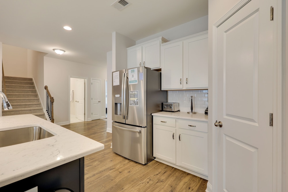 3 Mi to Golf & Waterway: Ocean Isle Beach Retreat!