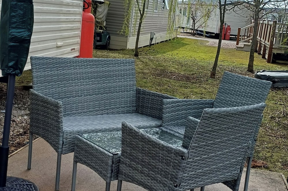 Luxury Family Lodge, Decking, Parking, Tattershall