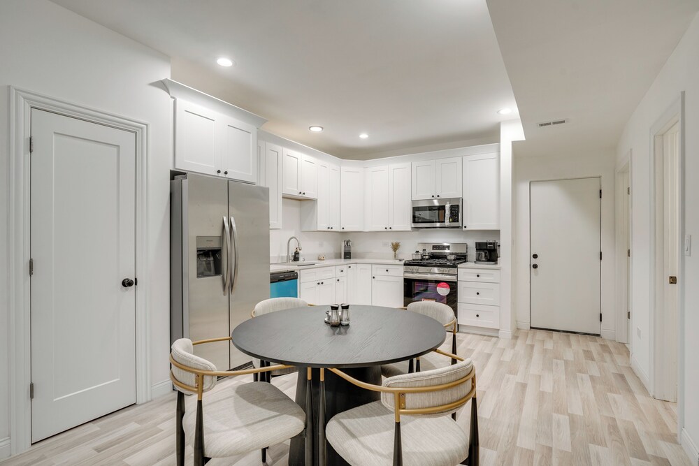 Townhome < 5 Mi to Naperville & Morton Arboretum