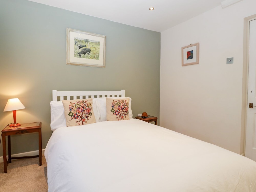 2 Heath Cottages