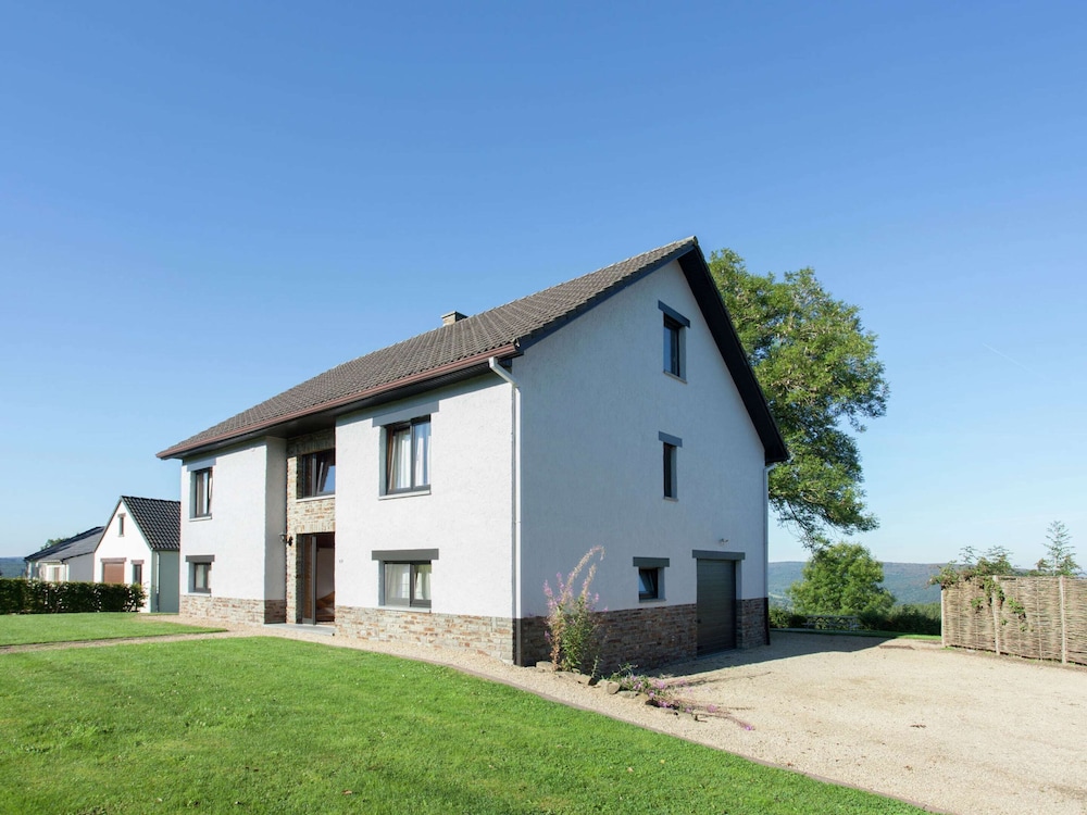 Vintage Villa With Private Garden in Rendeux