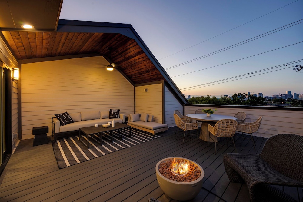 Elevate - Modern Luxury - Stunning City Views