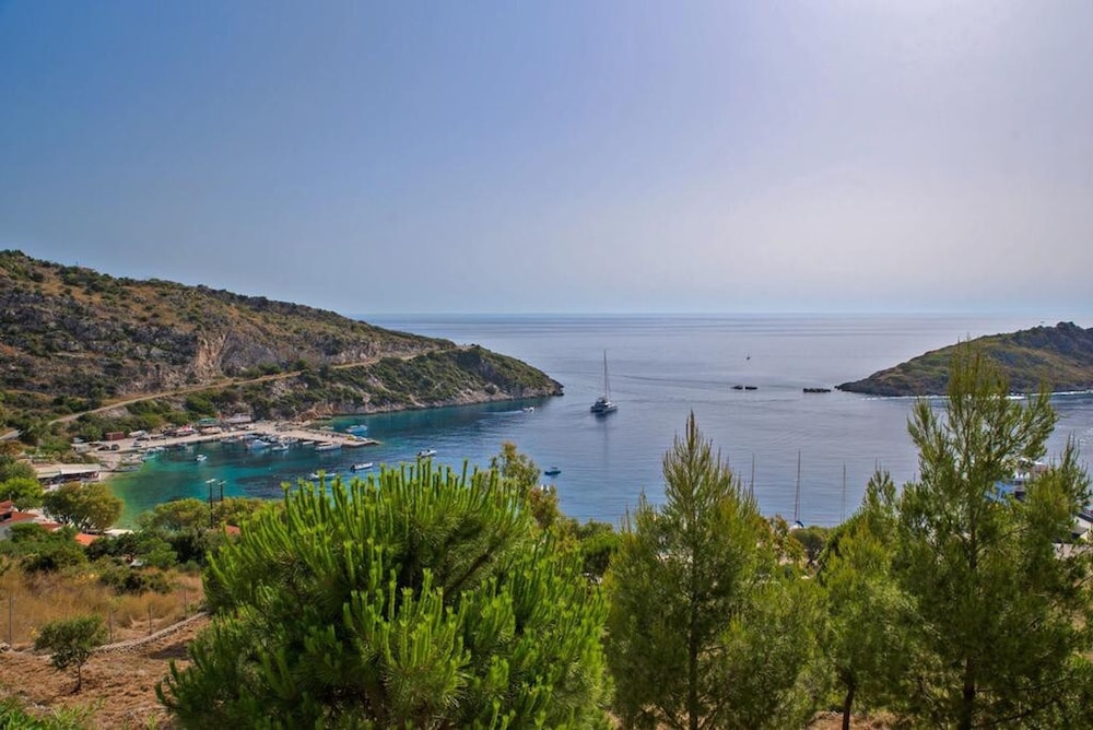 Coastal Paradise Found - Komis Private Pool Gem