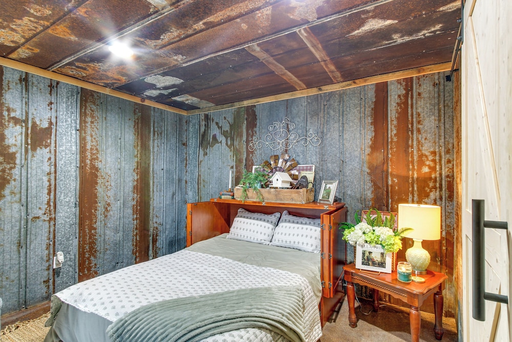 BBQ Ready: Farm-style Kinston Hideaway w/ Pool