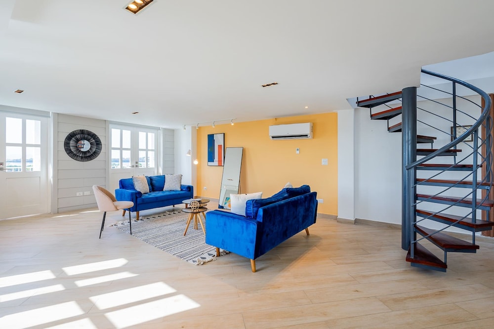 w Homely 2BR With Balcony in Panama