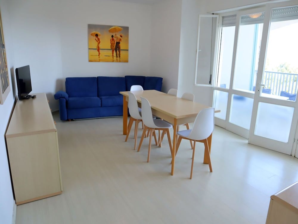 Apartment for 6 People With Three Large Terraces Facing the Seaside