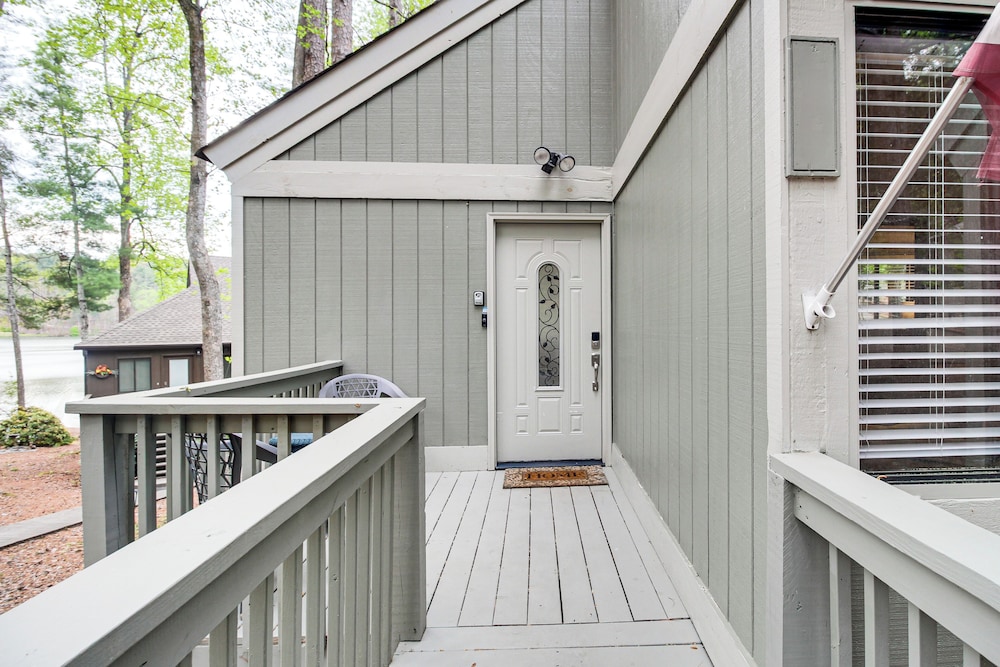 Lake & Golf Course Views: Big Canoe Home w/ Deck!