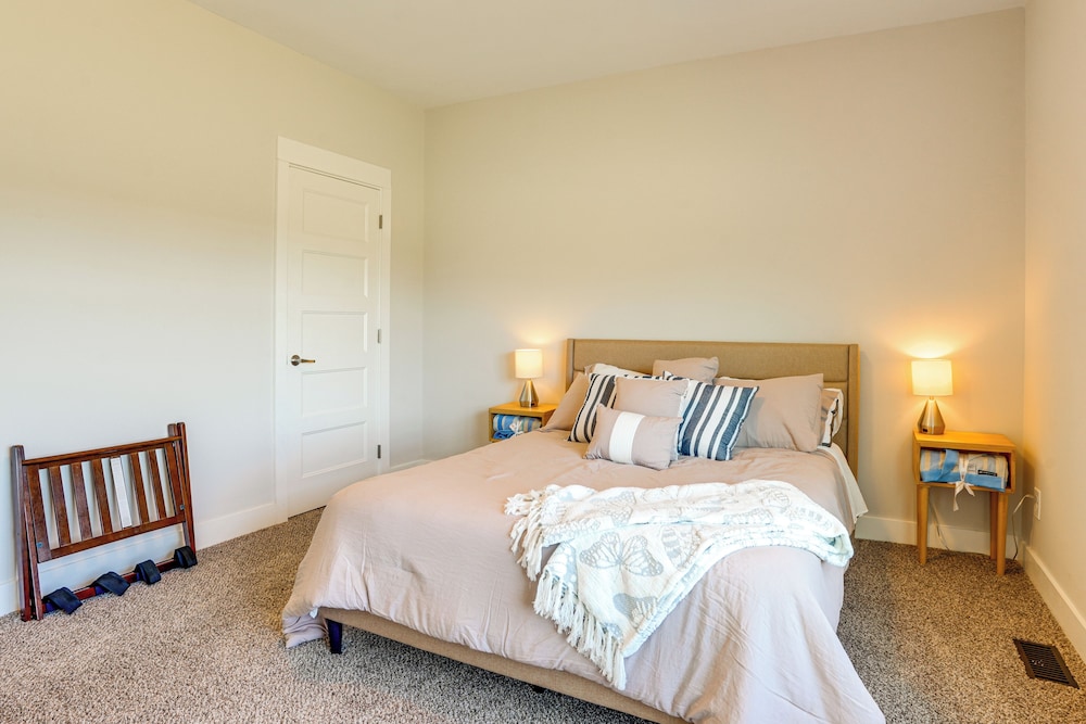 5 Mi to Lake Anna State Park: Modern Family Home!