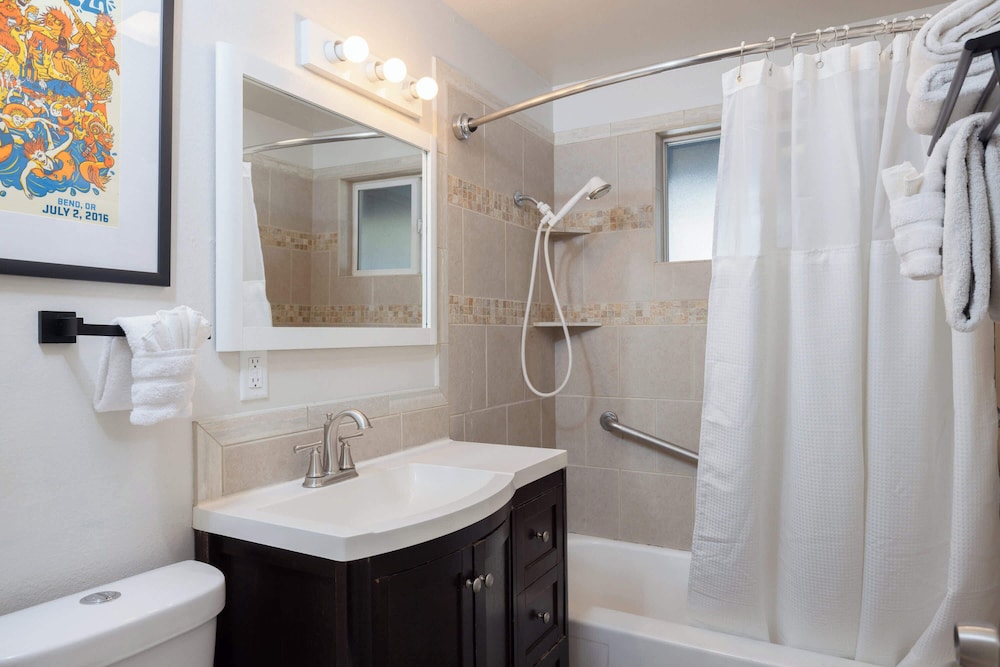 10min to Downtown Bend Chic 2bdr