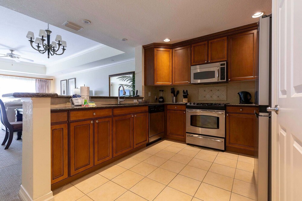 3BR Family Apartment for 8 Peaceful Residential Retreat