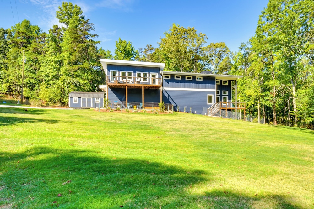 Waterfront Hartwell Apartment w/ Dock Access!