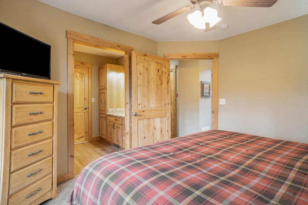 Solitude Eagle 5 - Estes Park 2 Bedroom Condo by RedAwning - Property Image 23