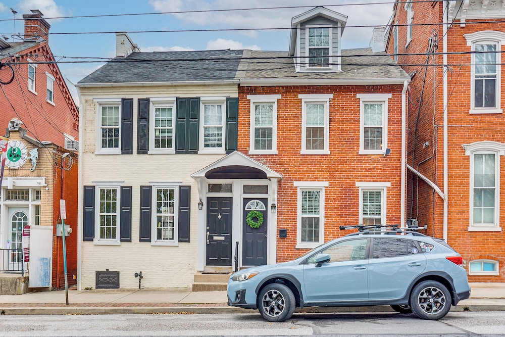 Family-friendly Townhome w/ Patio in Columbia!