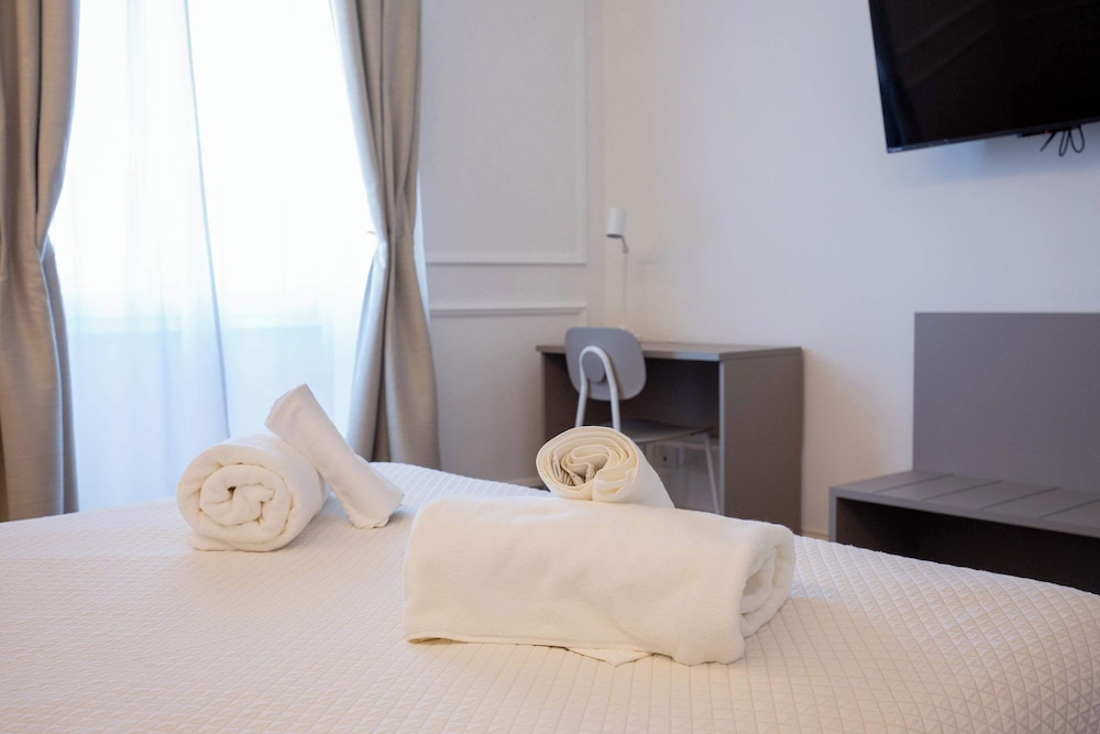 Colosseum Holidays - Luxury 3 Bedroom Apartment