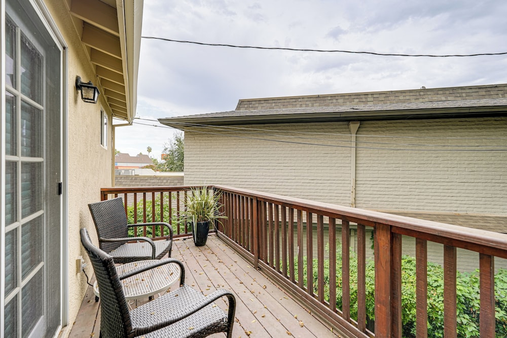 Walkable Miracle Mile Retreat w/ Peaceful Patio