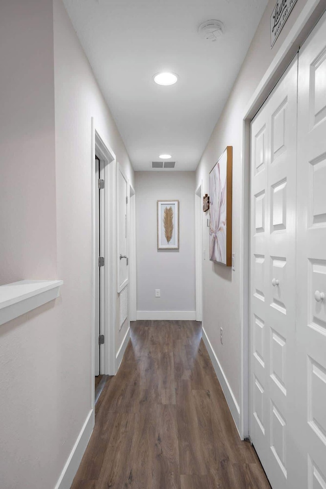Beautiful 4BR Home w/ Modern Design