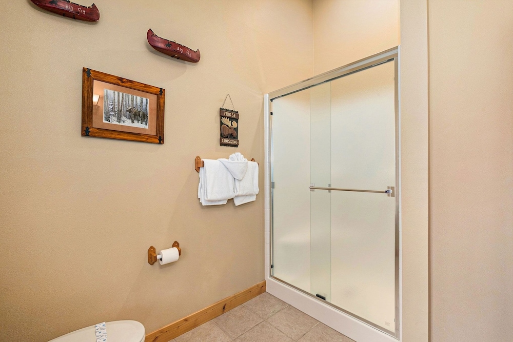 Solitude Bighorn 9 - Estes Park 2 Bedroom Condo by RedAwning - Property Image 6