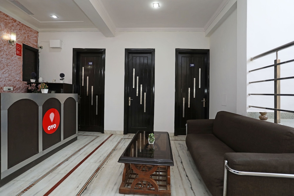 OYO 11606 Galaxy Inn
