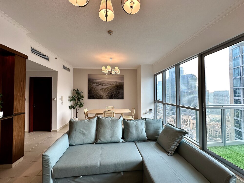 Lux BnB I The Residences I Sky Line Views